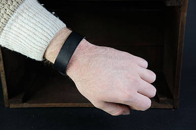 Шкіряний браслет на руку, натуральна шкіра італійський краст, колір Чорний