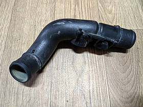 Патрубок (трубка) системи охолодження Renault Trafic, Opel Vivaro 2.0, 2011-2014, 7701478542 (Б/У)