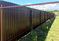 Профнастил коричневого кольору глянсовий, Профліс РАЛ 8017.