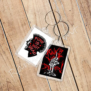 Брелок Punks not dead 010