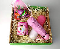 Подарок женщине на 8 Марта "Лучшей в мире" (мини-зонт, консервированные носочки, вкусные шоколадные конфеты)