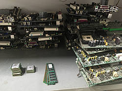 Материнські плати, комп'ютерний лом під скупчування або перероблення радіодеталей під афінаж