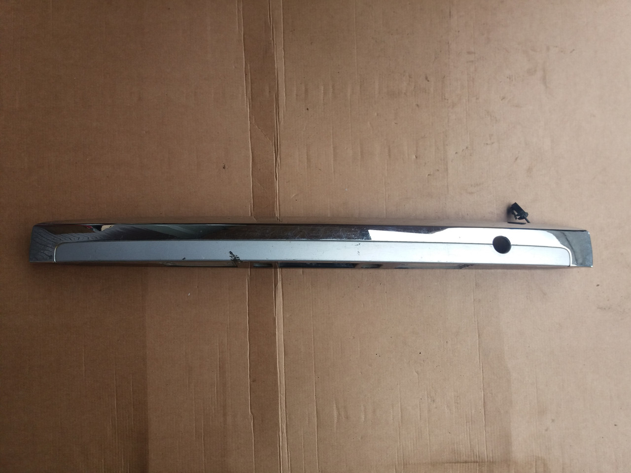 Накладка кришки багажника Kia Sorento 925003E5 925003e500 925003e501