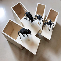 Коробка з павуком в якості іграшки-трюку! Скринька з чорним павуком для забавного розіграшу друзів!