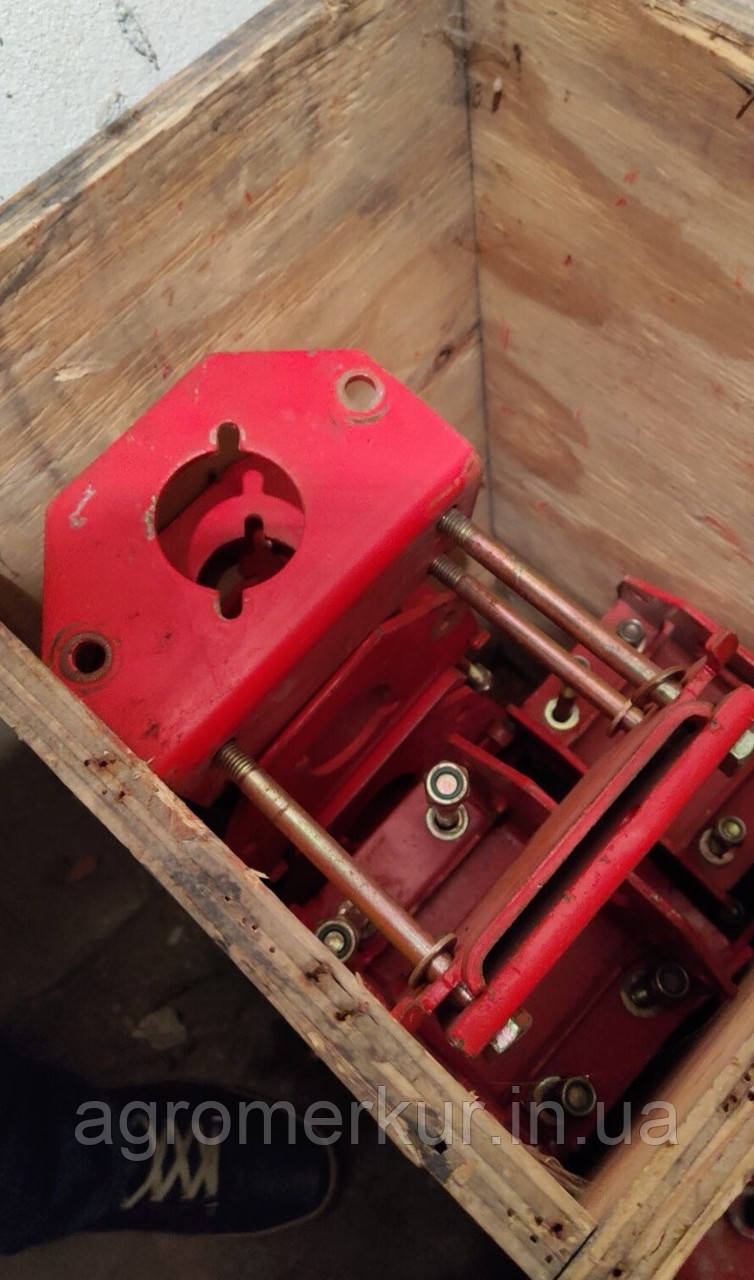 Кронштейн у зборі з пластиною AC819161 Kverneland