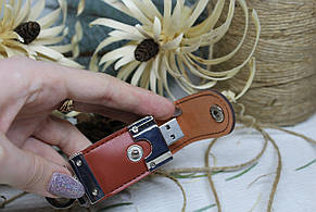 Флешка з гравіюванням - Коричнева шкіра на 64Gb (3.0)