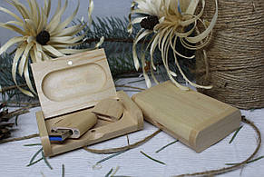 Дерев'яна флешка «Овал» з індивідуальним гравіюванням Клен форми на 32Gb (3.0) в скриньці