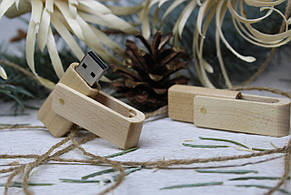 Дерев'яна розкладна флешка з індивідуальним гравіюванням Клен на 32Gb (2.0)