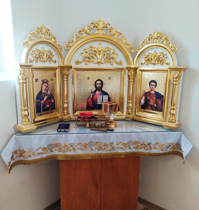 Кіот-триптих із золоченням під церковні ікони