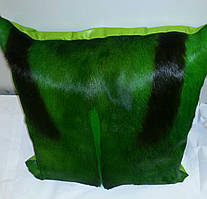 Подушка з шкіри африканської газелі Спрингбок фарбована в зелений колір