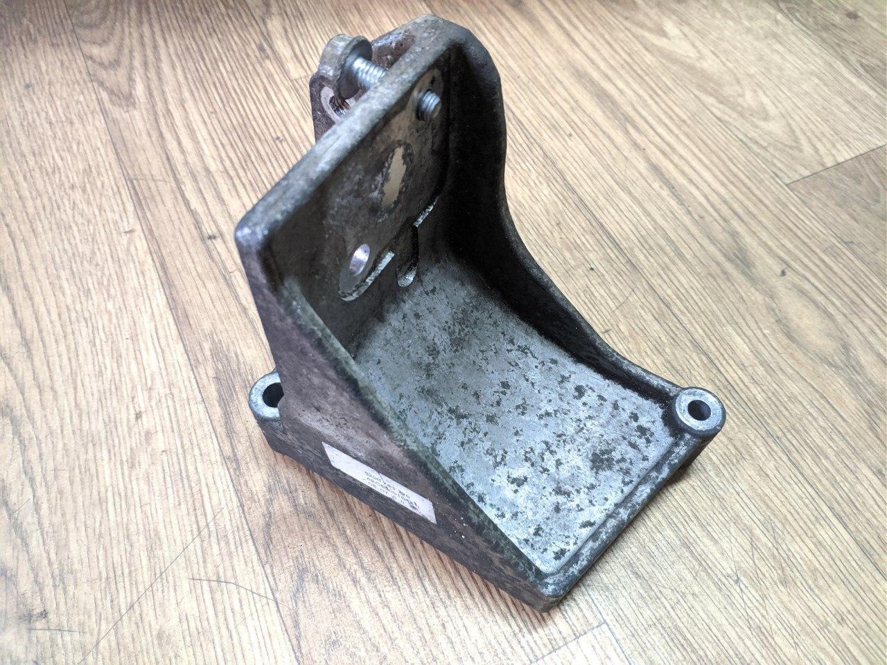 Кронштейн клапана EGR Renault Master, Opel Movano 2.5, 2006-2010, 8200783776 (Б/У)