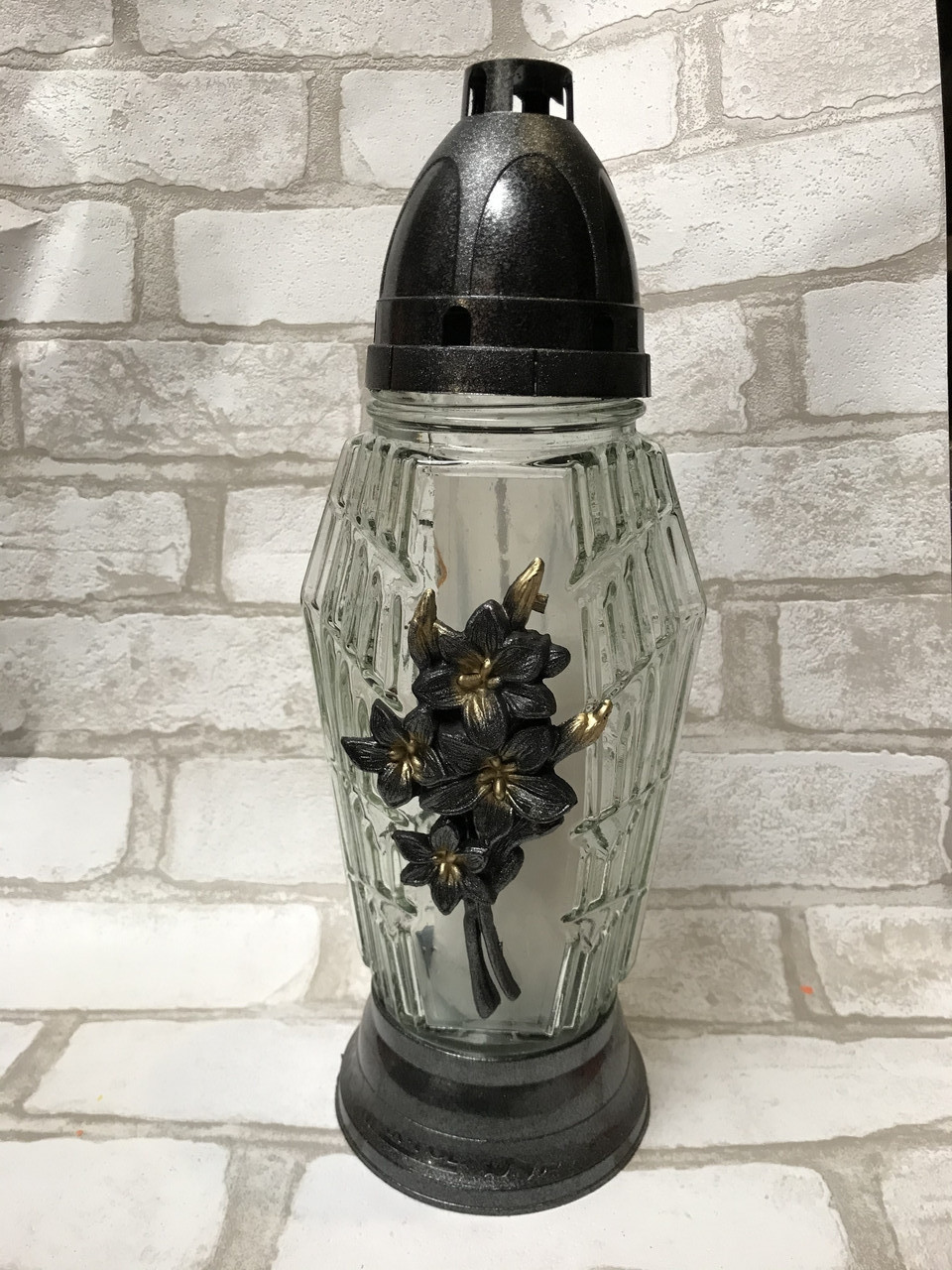 Лампадка скляна декорована пластиковими квітами h-32 см, фото 1