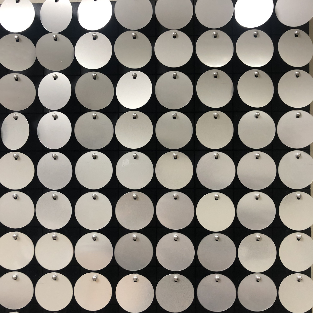 Круглі паєтки 30 мм, на чорному планшеті, колір Silver, 1 шт.