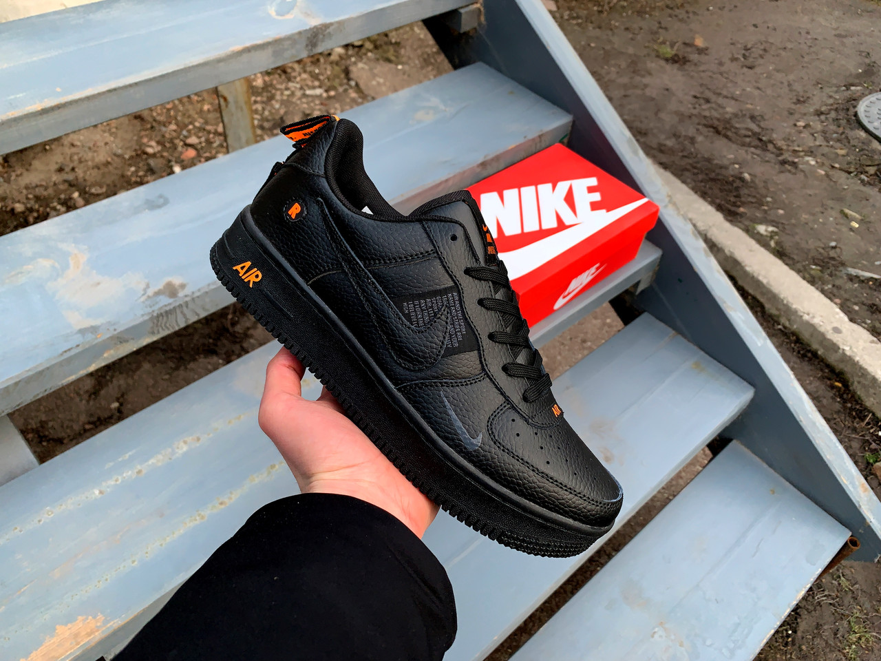 Чоловічі кросівки Nike Air Force 1 Black/Orange чорні з помаранчевим