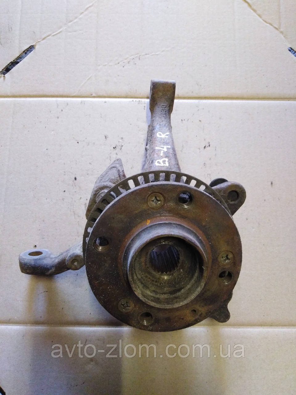 Поворотний кулак, цапфа Volkswagen Passat B3, B4, Пассат Б3, Б4. Правий.