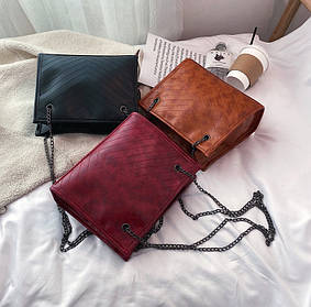 Стильна жіноча сумка на ланцюжку з декром