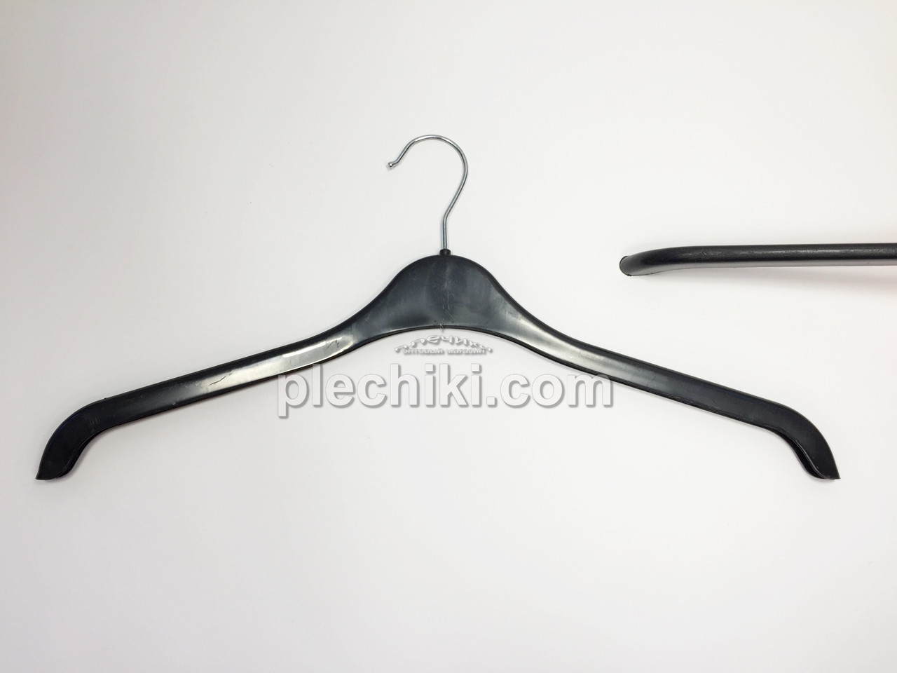Пластмасові плічка вішалки для одягу SH-47 чорного кольору, довжина 470 мм