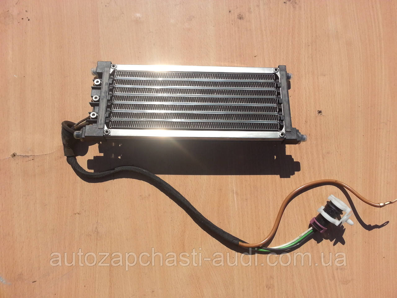 Додатковий електричний радіатор печії Audi 100 A6 C4 91-97г, фото 1