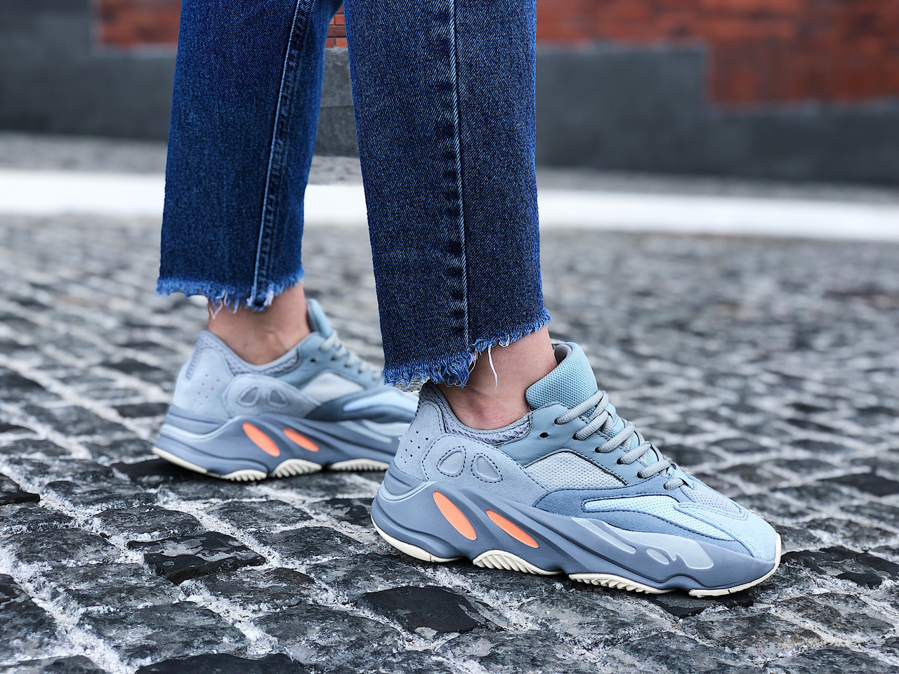 Кросівки жіночі Adidas Yeezy 700 Boost "Inertia" (Розміри:39,40), фото 1