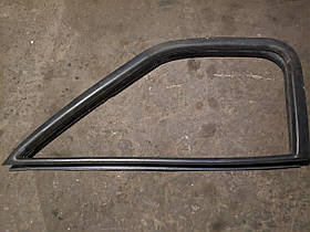 Ущільнювач скла-форточки передніх дверей лівої Renault Master, Opel Movano 1998-2010, 7700351235 (Б/У)