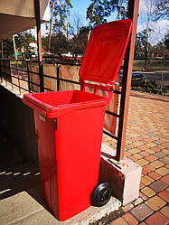 Контейнер для сміття з колесами 120л червоний