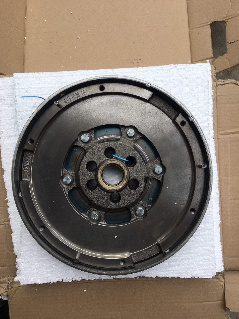 Двухмассовый маховик, демпфер LUK 415013910 AUDI A4/A6/VW PASSAT 1,6/1,8/1,8 T/2,0 96-05, фото 1