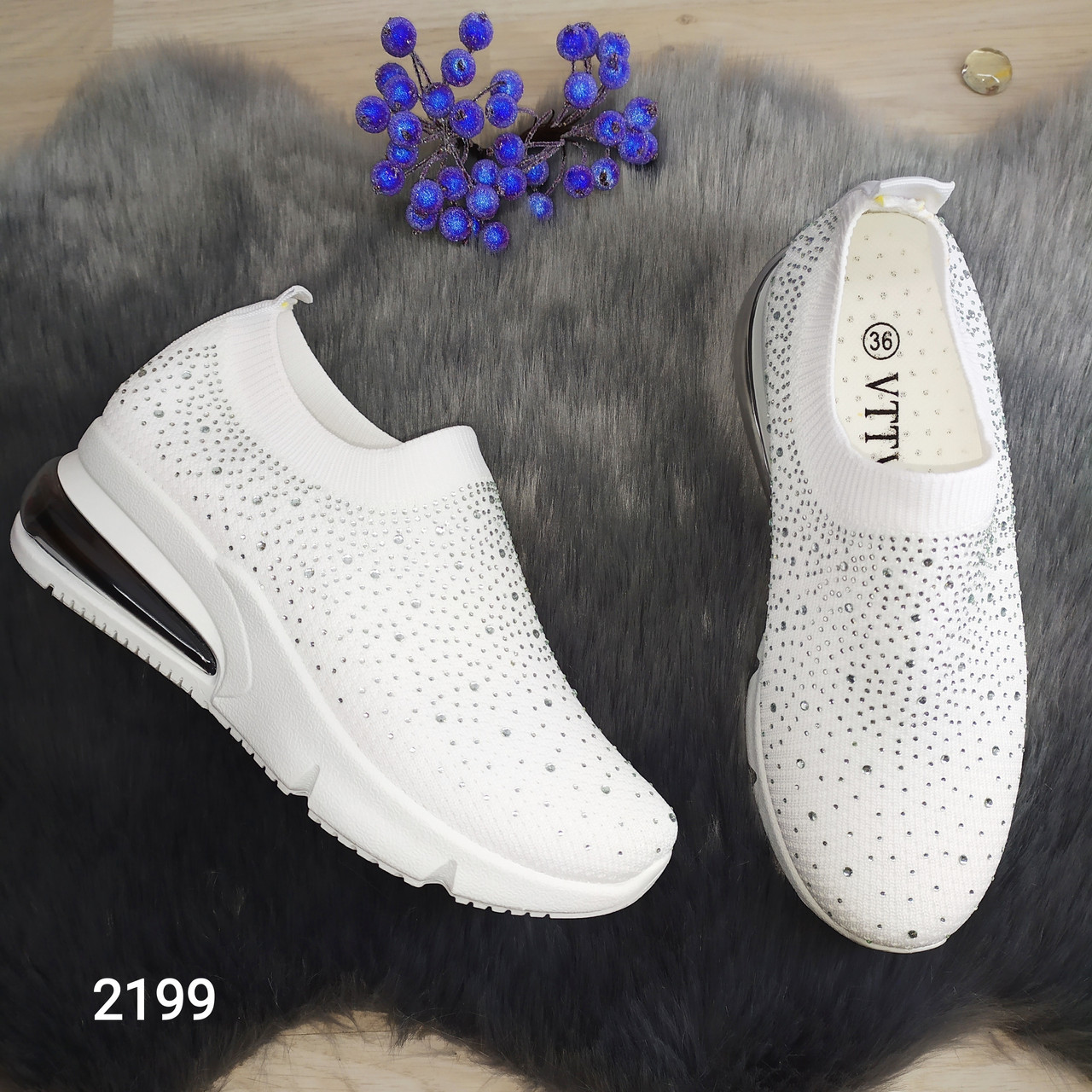 Жіночі білі текстильні кросівки зі стразами на високій підошві, 41 р., фото 1