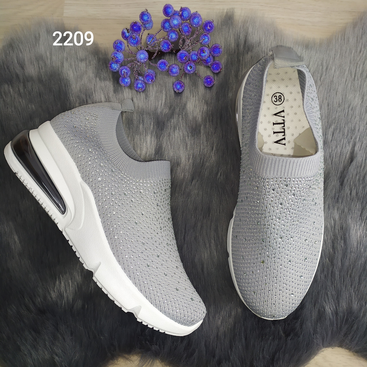Жіночі сірі текстильні кросівки зі стразами на високій підошві, фото 1