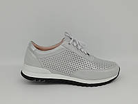 Літні туфлі з перфорацією на танкетці. Erisses. Великі розміри.