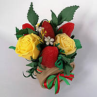 Букет із мильних квітів троянд і полуниці Квіткова композиція з мила ручної роботи Мильний букет
