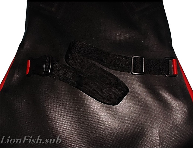 Сумка для Раков и Рыбы LionFish.sub. Нагрудная Питомза из ПВХ материала. Удобный фартук для сбора и хранения подводных находок и добытой рыбы. Бальшая, карман слева.