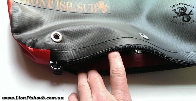 Сумка для Раков и Рыбы LionFish.sub. Нагрудная Питомза из ПВХ материала. Удобный фартук для сбора и хранения подводных находок и добытой рыбы. Бальшая, карман слева.