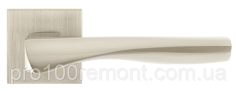 Ручка дверна на розетці МВМ A-2018