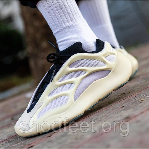 Yeezy 700 i cheap