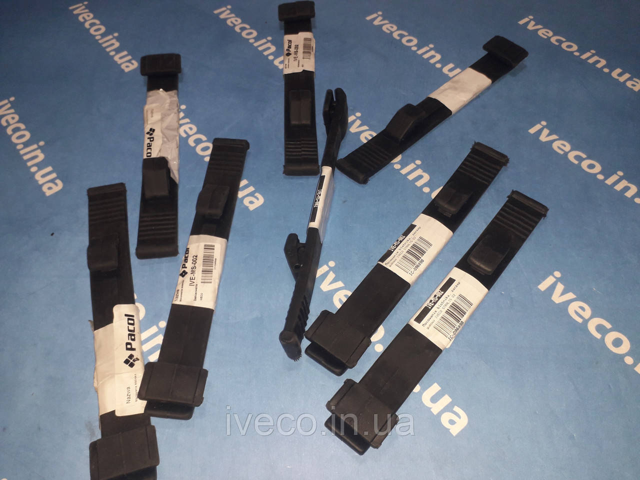 Кріплення бризковика IVECO STRALIS Івеко Страліс гумки крила 41213696 2997670 кріплення крила