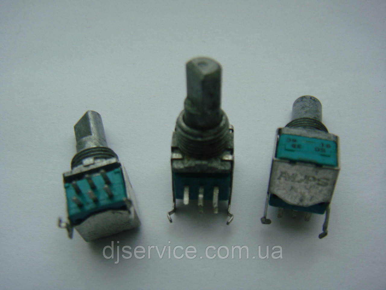 Потенціометр ALPS B50k 15mm noMID для пультів, карт NI KOMPLETE AUDIO 6