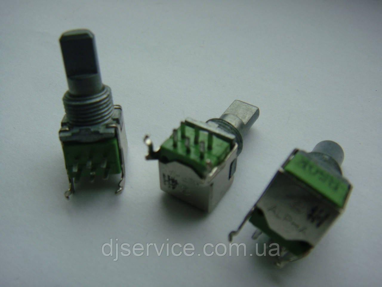 Потенціометр ALPHA B50k 15mm MID для пультів, карт NI KOMPLETE AUDIO 6