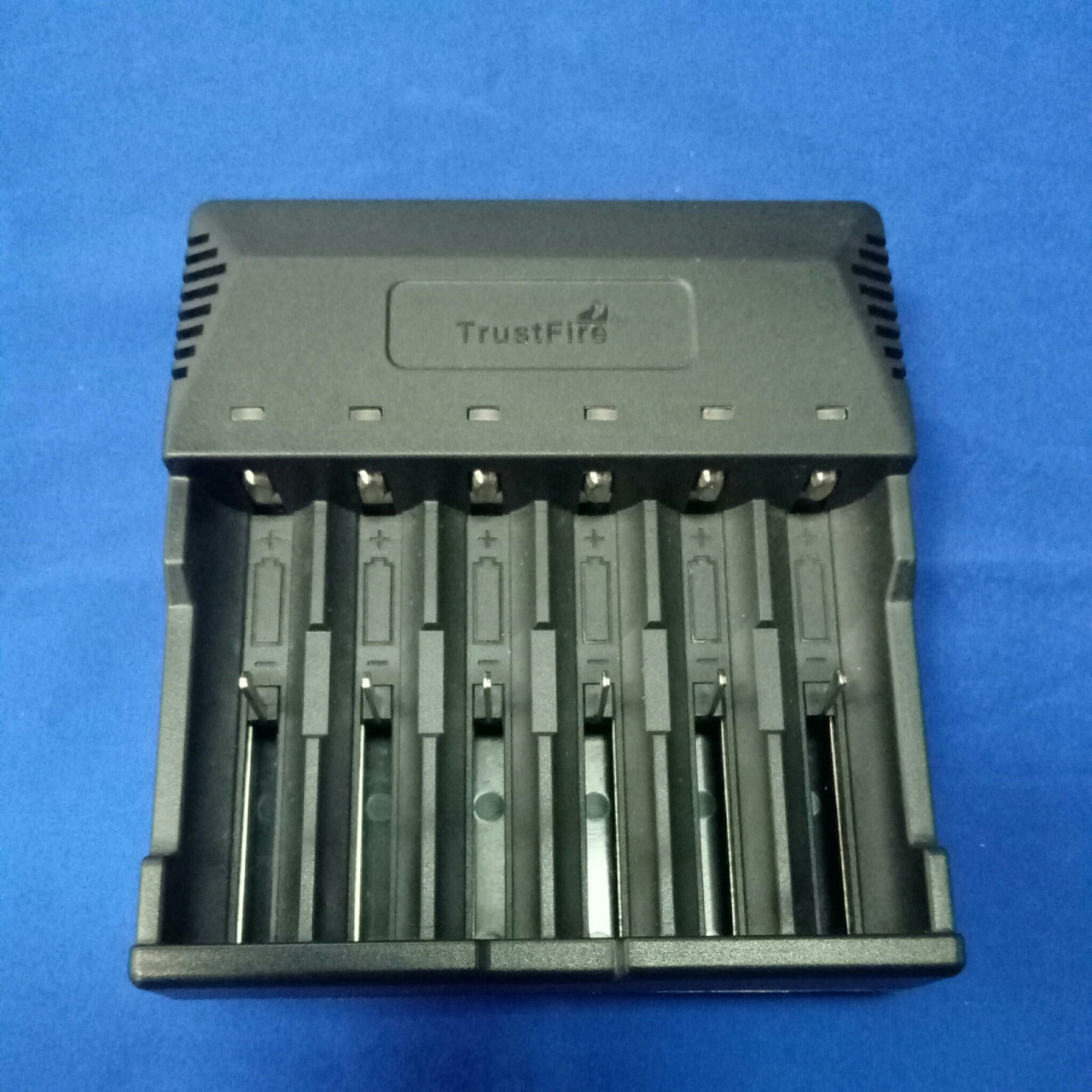 Зарядний пристрій TrustFire TR-012, фото 1