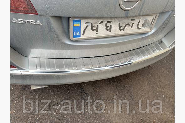 Накладка на задній бампер Opel Astra J універсал 2010+