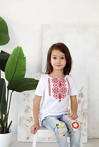 Сучасна дитяча вишита футболка з орнаментом