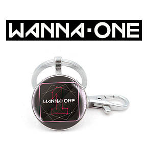 Брелок Wanna One "Лого" на чорному