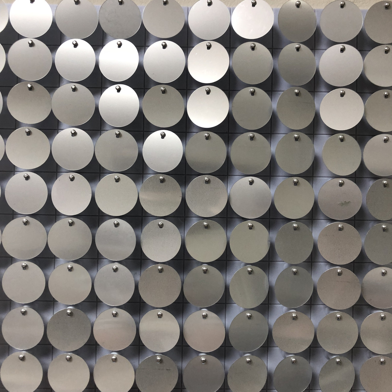 Круглі паєтки 30 мм, на білому планшеті, колір Silver, 1 шт.