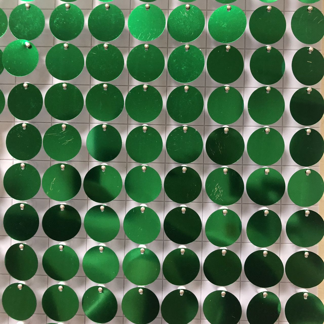 Круглі паєтки 30 мм, на білому планшеті, колір Emerald, 1 шт.
