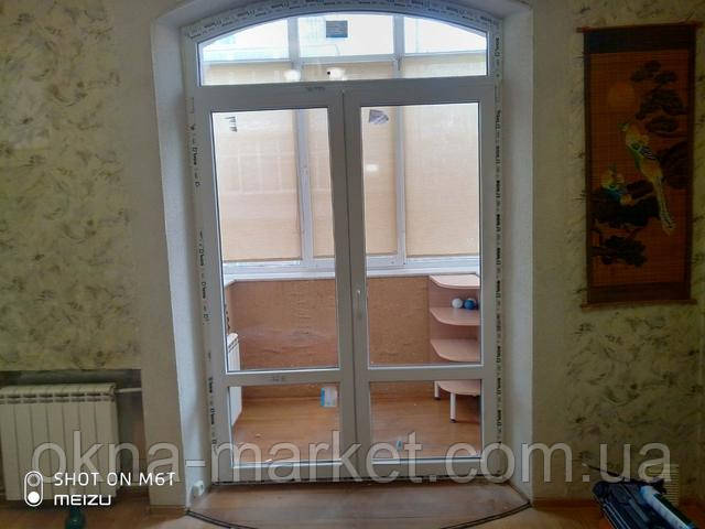 Арочні балконні пластикові двері Гостомель