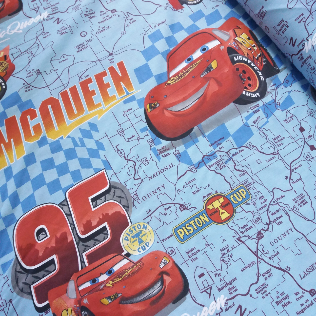 Бязь з червоними машинками "Тачки" McQueen на блакитному тлі, ширина 220 см