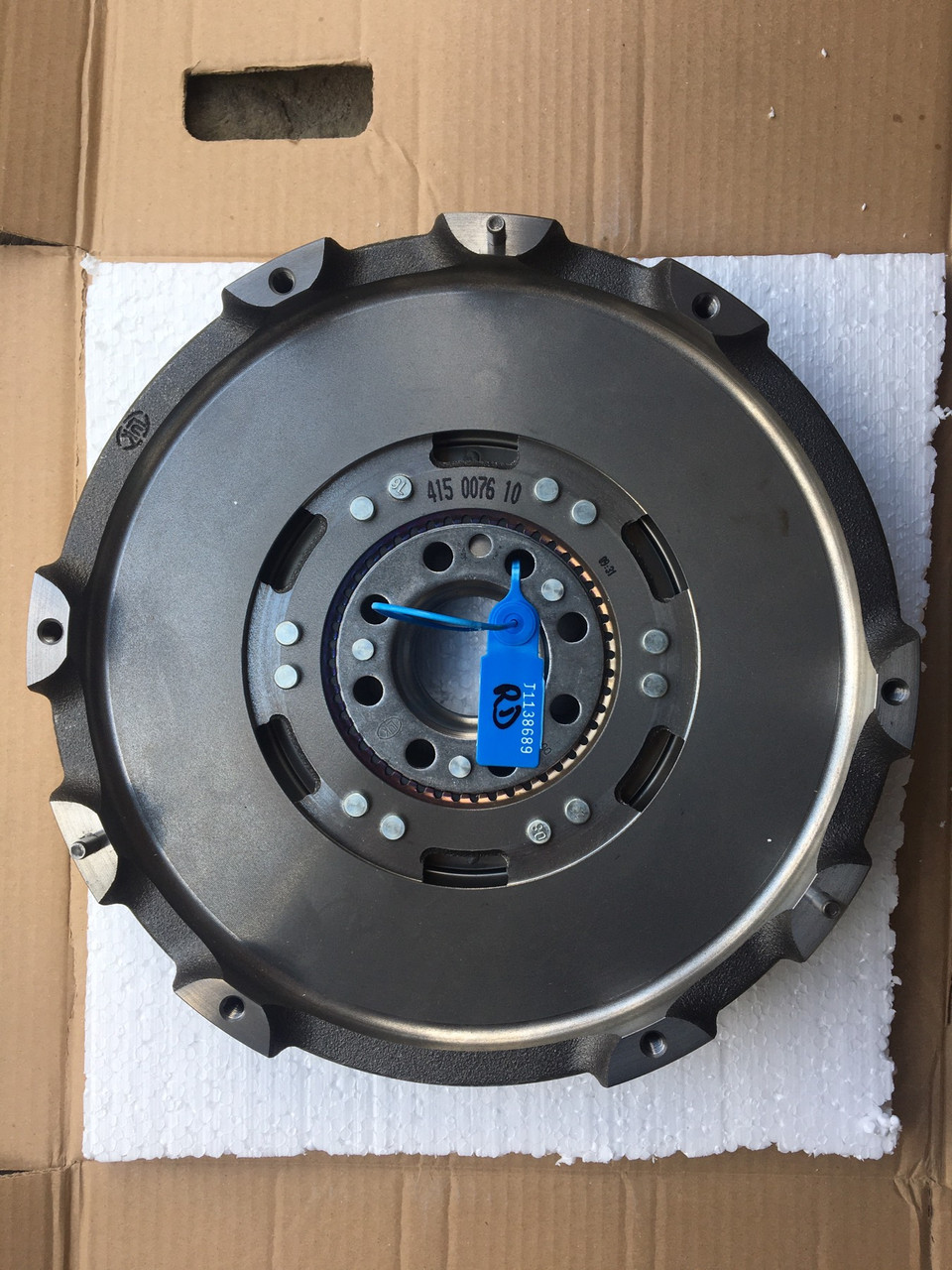 Двухмассовый маховик, демпфер LUK 415007610 MERCEDES SPRINTER 2,9D 95-06, фото 1