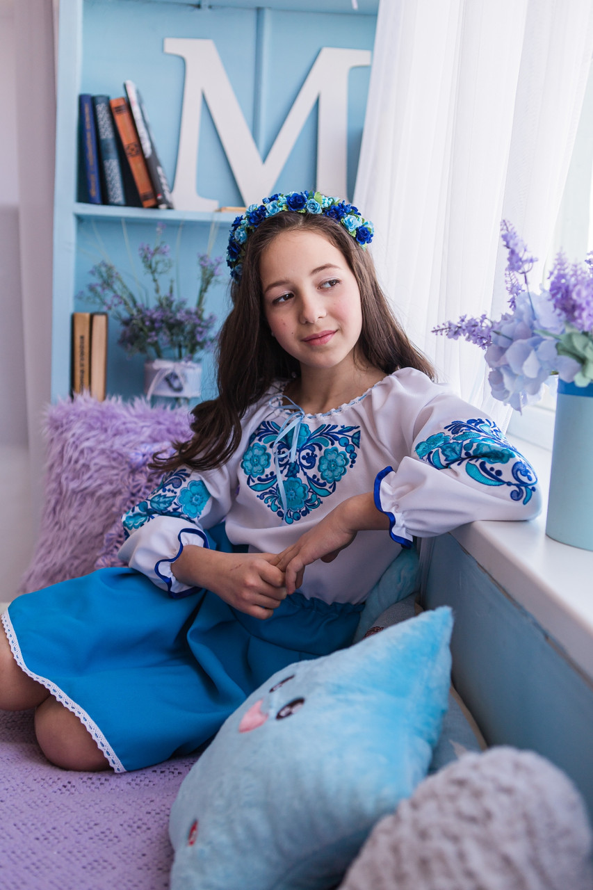 Вишитий костюм для дівчинки Серце блакитний блузка та спідниця