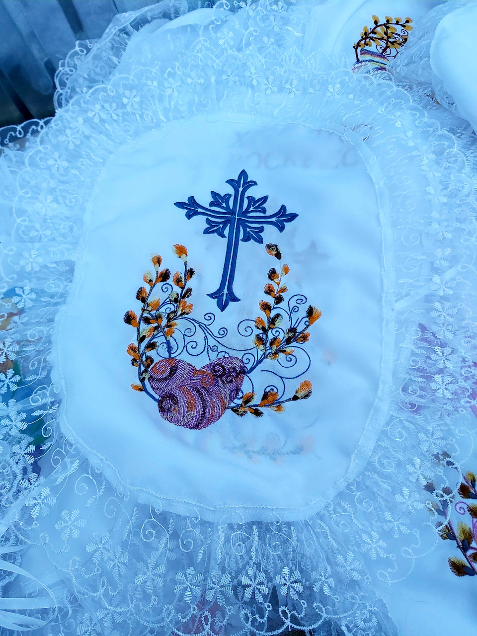 Великодні вишиті серветки на кошик в різних кольорах