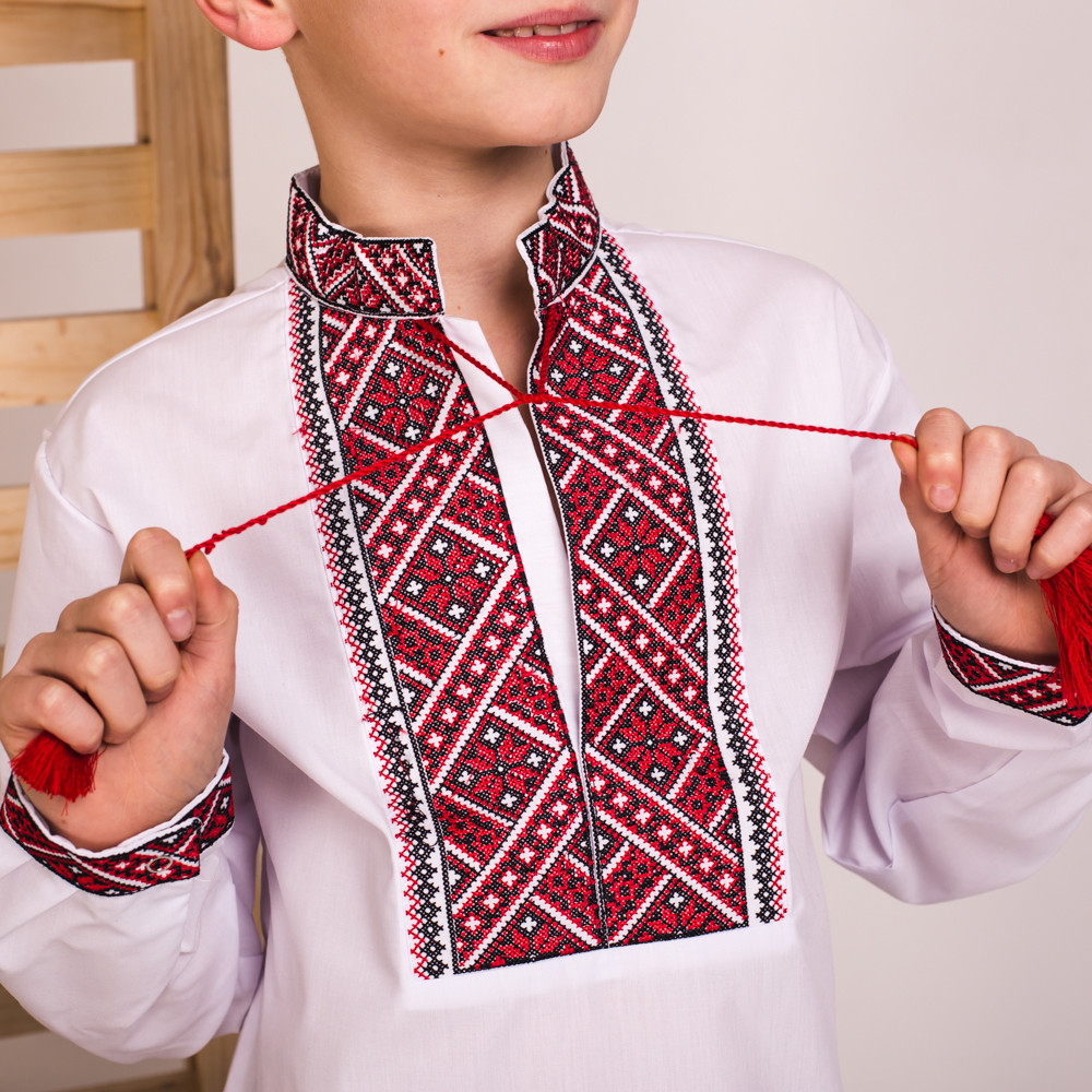 Сорочка на хлопчика з червоною вишивкою Матвійко