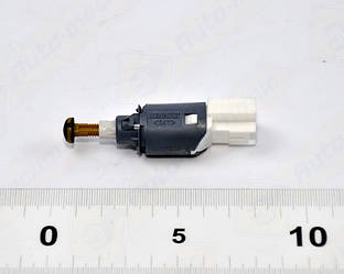 Вмикач стоп-сигналу на Renault Kangoo II 2008-> — Renault (Оригінал) - 8200168238